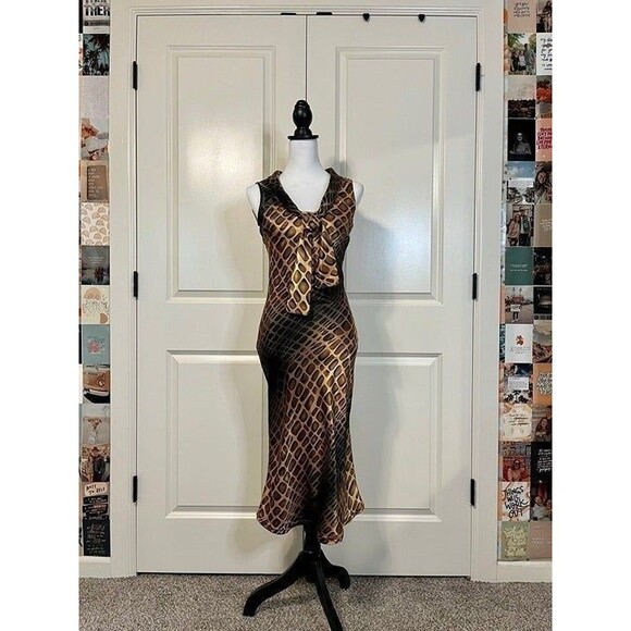 Elegant Animal Print Sleeveless Dress - Picture 3 of 12
